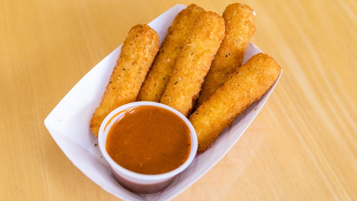 Mozzarella Sticks (6).